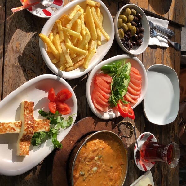 Foto tomada en Günay Restaurant  por K.alharthi el 1/26/2023
