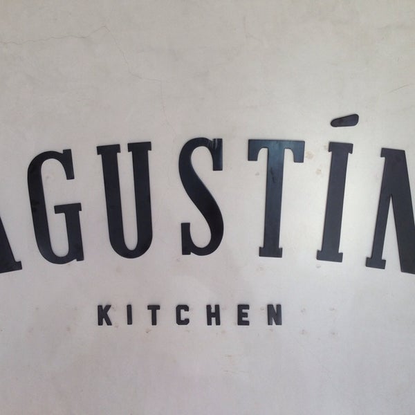 Снимок сделан в Agustin Kitchen пользователем Nathan H. 1/2/2014