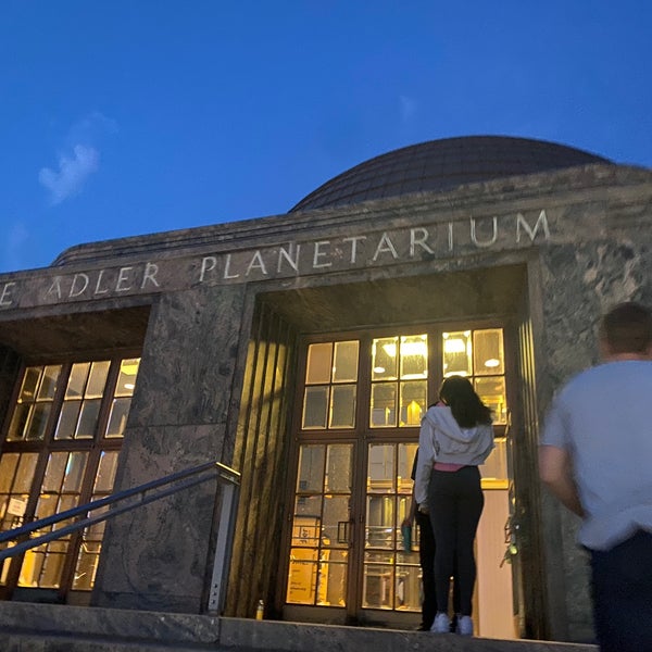 Foto tirada no(a) Adler Planetarium por Andrea T. em 6/22/2023