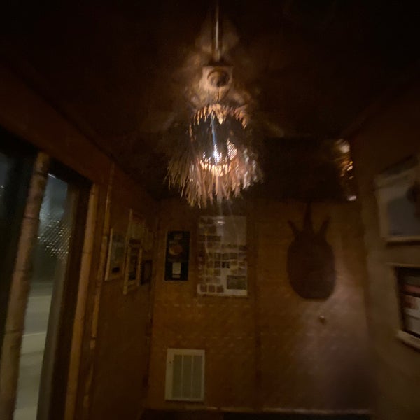 1/16/2023 tarihinde Andrea T.ziyaretçi tarafından Hala Kahiki Tiki Bar &amp; Lounge'de çekilen fotoğraf