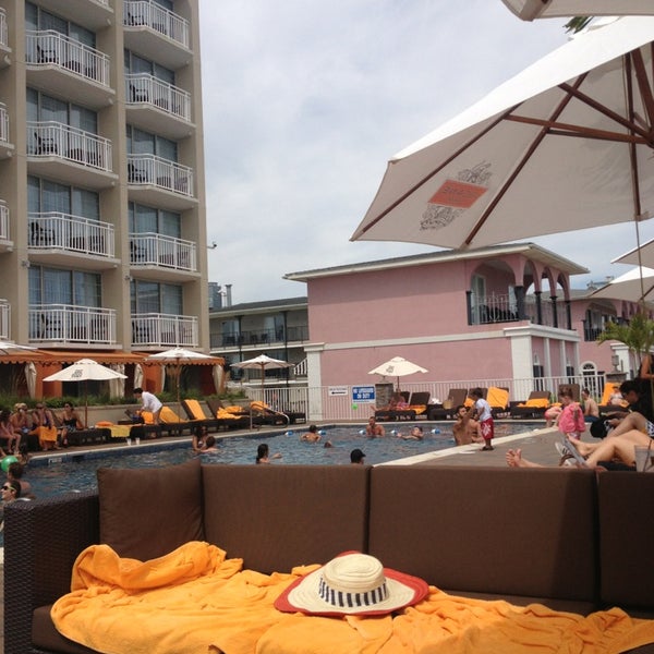 รูปภาพถ่ายที่ Cape May Ocean Club Hotel โดย Amir S. เมื่อ 7/14/2013