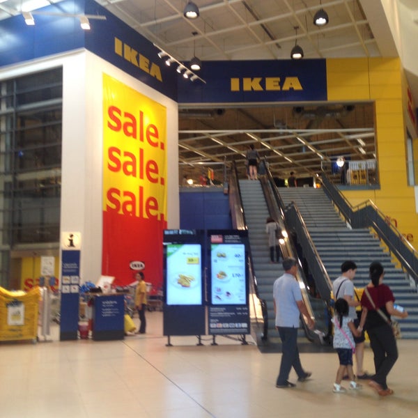 Das Foto wurde bei IKEA Bangna von thummanoon k. am 6/25/2015 aufgenommen