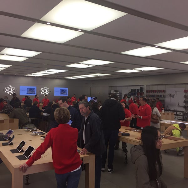 Photos at Apple Main Place - Naperville, IL