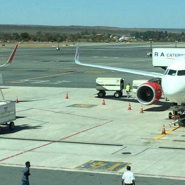 Um dos melhores aeroportos do Brasil: amplo, moderno e com bom sinal wifi.