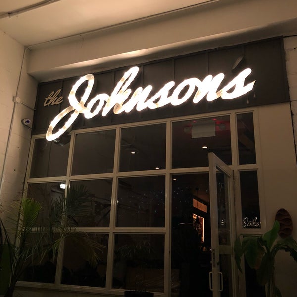 Foto tirada no(a) The Johnson&#39;s por Hana C. em 4/18/2018