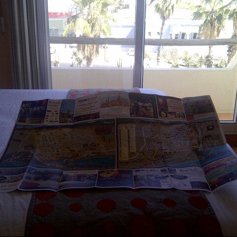 Foto diambil di Las palmas Hotel &amp; Suites oleh Esteban T. pada 2/28/2013