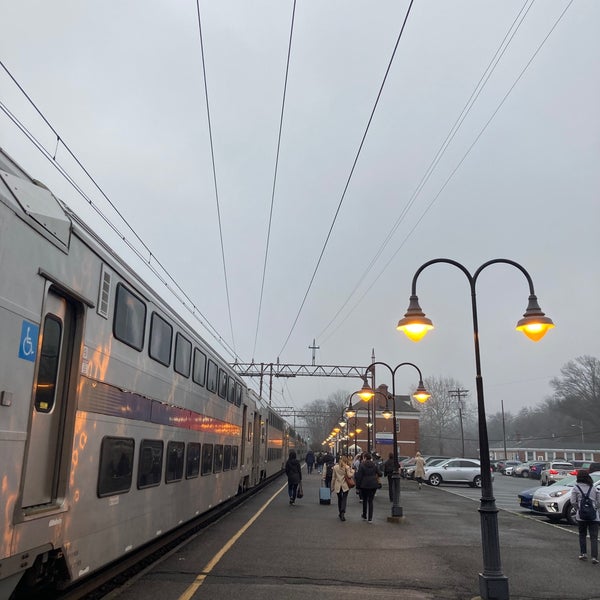 NJT Millburn Station (M&E) Rail Station in Millburn