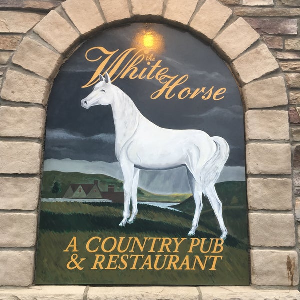 Foto diambil di White Horse Country Pub oleh Caitlin C. pada 3/10/2018
