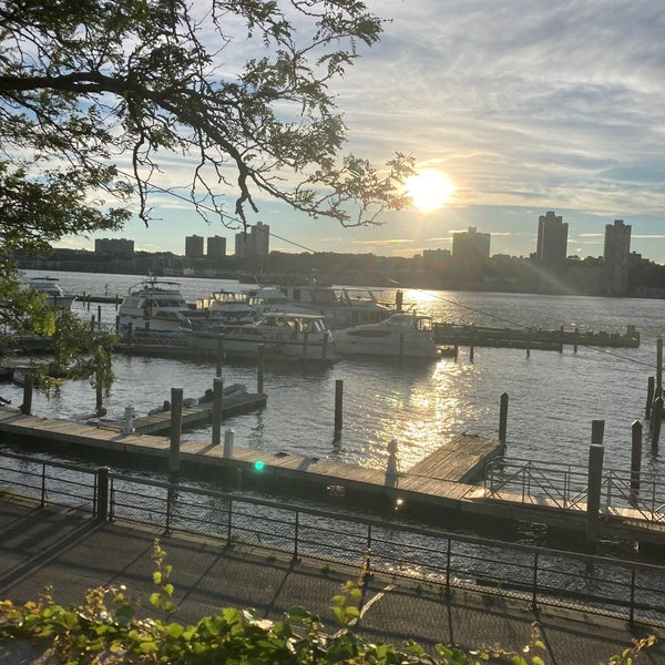Photo taken at Riverside Park - W 78th St by Caitlin C. on 8/19/2021