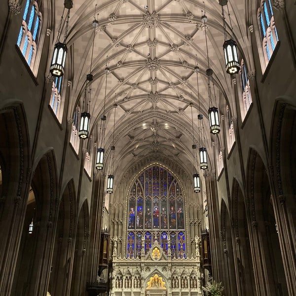 รูปภาพถ่ายที่ Trinity Church โดย Caitlin C. เมื่อ 10/23/2022