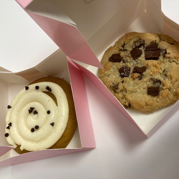 Crumbl Cookies - 1195 Third Avenue