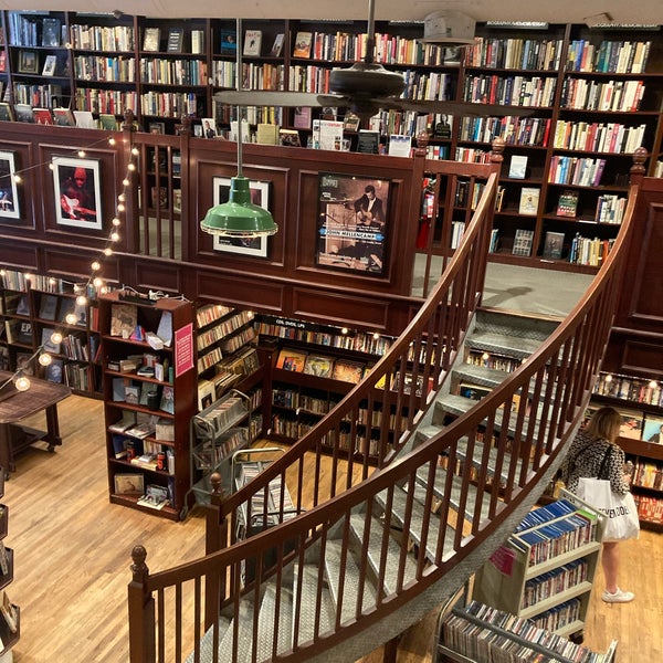 4/30/2022 tarihinde Caitlin C.ziyaretçi tarafından Housing Works Bookstore Cafe'de çekilen fotoğraf