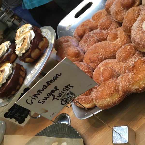 12/30/2017にCaitlin C.がGlazed Gourmet Doughnutsで撮った写真