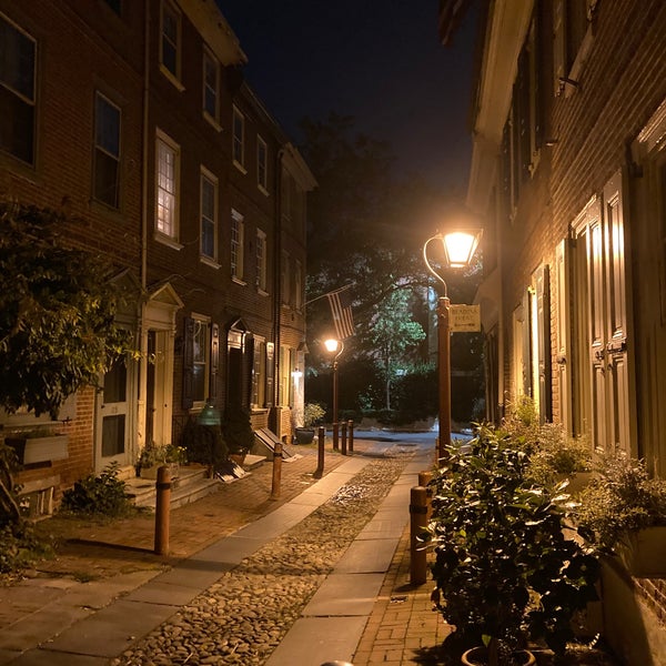 Photo taken at Elfreth&#39;s Alley Museum by Caitlin C. on 8/24/2021