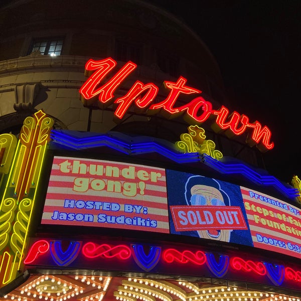 Foto tirada no(a) Uptown Theater por Caitlin C. em 11/12/2023
