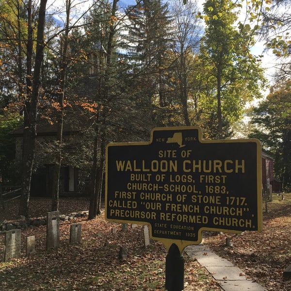 Photo prise au Historic Huguenot Street par Caitlin C. le10/22/2017