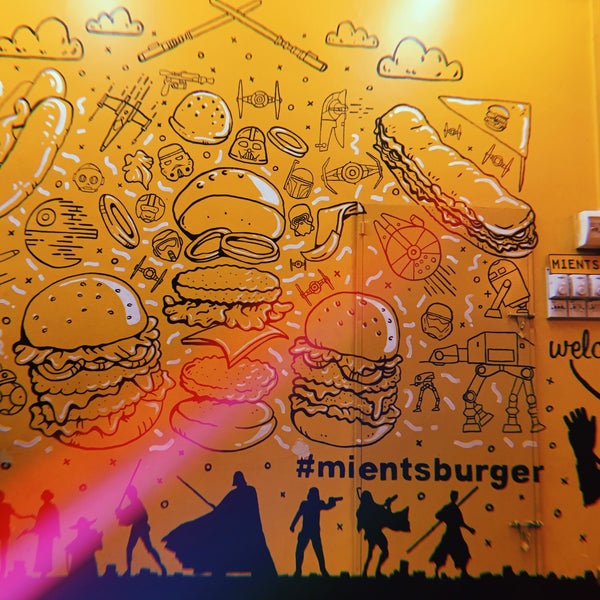 Foto tirada no(a) Mient&#39;s Burger por Putry A. em 8/18/2018