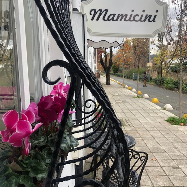 12/31/2019 tarihinde Hatice A.ziyaretçi tarafından Mamicini Cafe'de çekilen fotoğraf