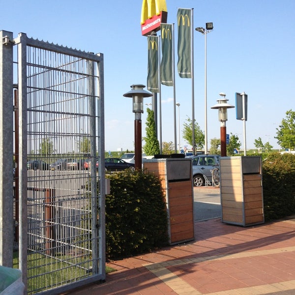 รูปภาพถ่ายที่ McDonald&#39;s โดย Jacco V. เมื่อ 5/28/2013