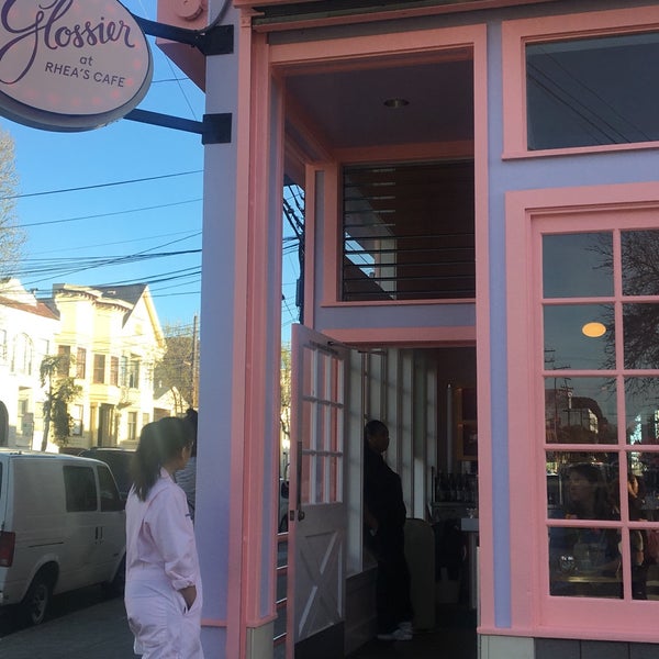 Foto tirada no(a) Rhea&#39;s Cafe por Michelle L. em 3/28/2018