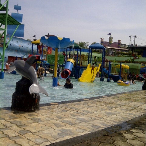 Kolam Renang Rumah Ibu Piscina