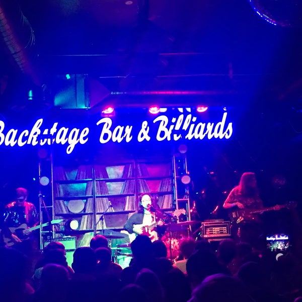 รูปภาพถ่ายที่ Triple B Backstage Bar &amp; Billiards โดย Kerry D. เมื่อ 3/10/2017