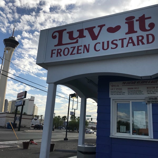 รูปภาพถ่ายที่ Luv-It Frozen Custard โดย Kerry D. เมื่อ 9/4/2018