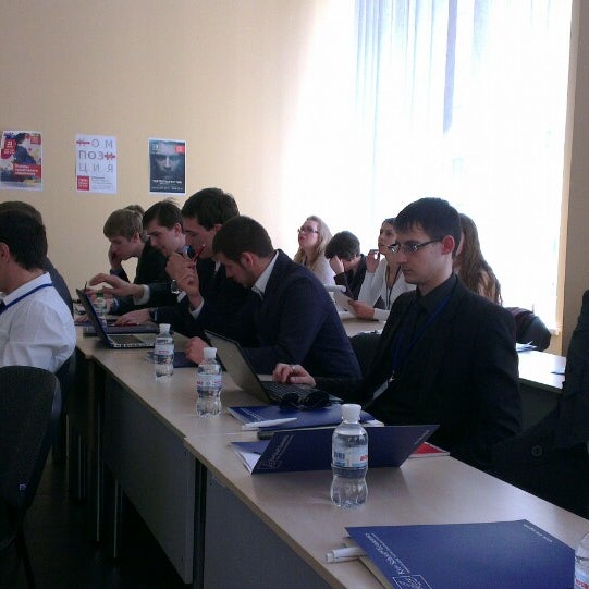 4/24/2013 tarihinde Mykhailo K.ziyaretçi tarafından Edinburgh Business School Kiev'de çekilen fotoğraf
