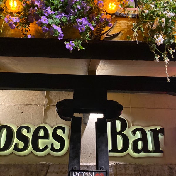Foto tirada no(a) Roses Bar por Настя Г. em 5/19/2021