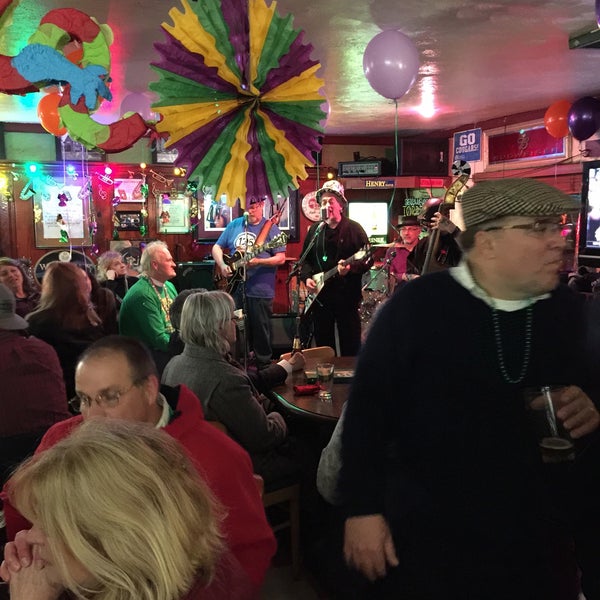 Photo taken at Deer Park Irish Pub by Amy C. on 2/18/2015