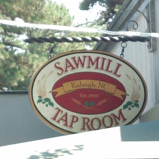 8/30/2013 tarihinde Leesa F.ziyaretçi tarafından Sawmill Tap Room'de çekilen fotoğraf