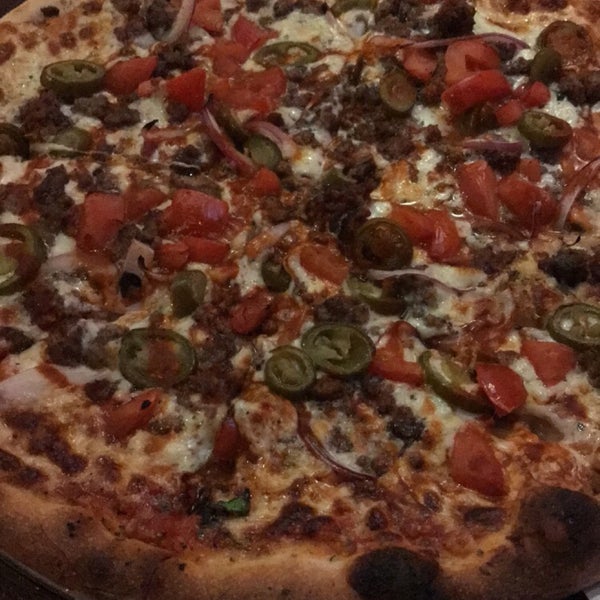 Снимок сделан в Papa Keno&#39;s Pizzeria пользователем Brittney C. 3/10/2018