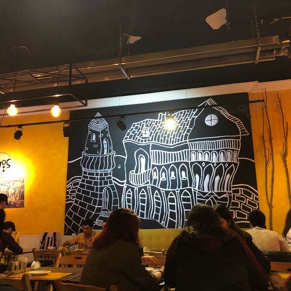 Foto scattata a Limos Cafe da Selcen Y. il 5/6/2018