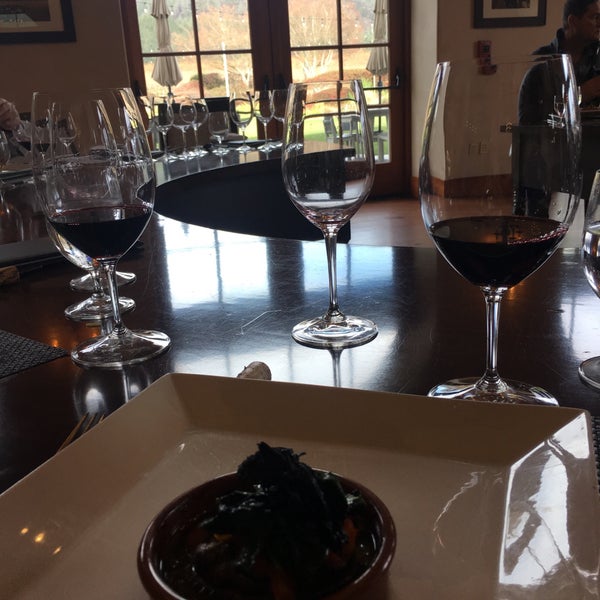 Foto tomada en St. Francis Winery &amp; Vineyards  por Katie B. el 12/17/2018