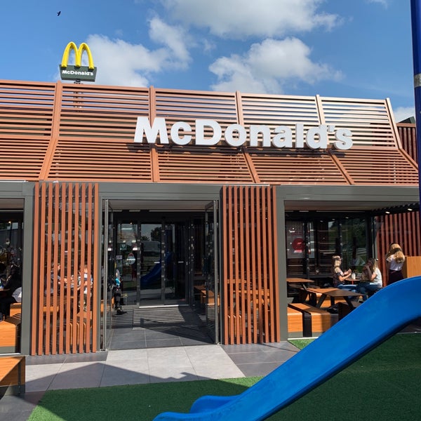 รูปภาพถ่ายที่ McDonald&#39;s โดย Feras เมื่อ 6/20/2019