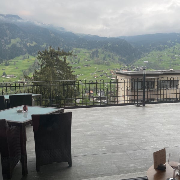 Foto diambil di Belvedere Swiss Quality Hotel Grindelwald oleh Omar K. pada 5/19/2023