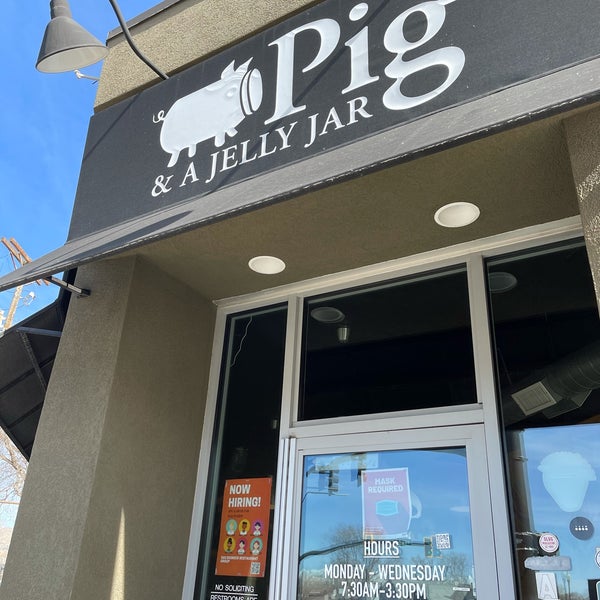 3/6/2021 tarihinde Natalie M.ziyaretçi tarafından Pig &amp; A Jelly Jar Salt Lake City'de çekilen fotoğraf