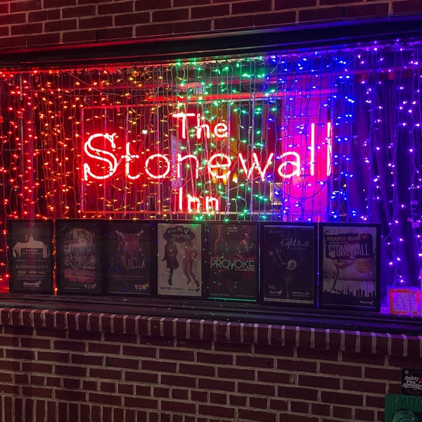 Foto tirada no(a) Stonewall Inn por Martijn C. em 11/20/2022