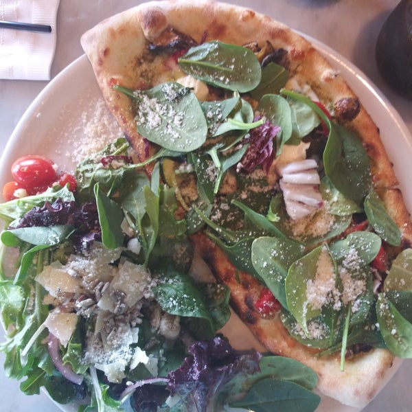 Lunch special today - 1/2 any pizza with house salad - Delicious!