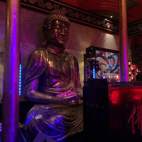 รูปภาพถ่ายที่ Buddha-Bar โดย Alex เมื่อ 9/4/2021