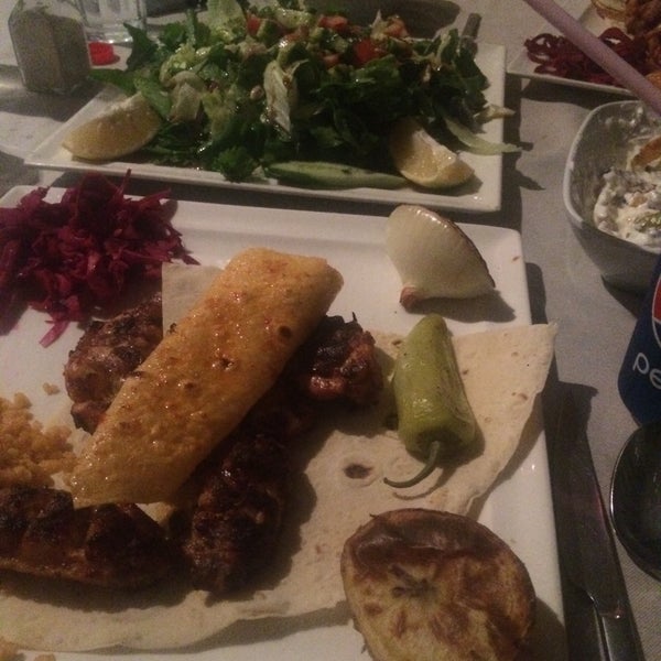 Das Foto wurde bei Anadolu Köyü Restaurant von Seda B. am 11/2/2018 aufgenommen