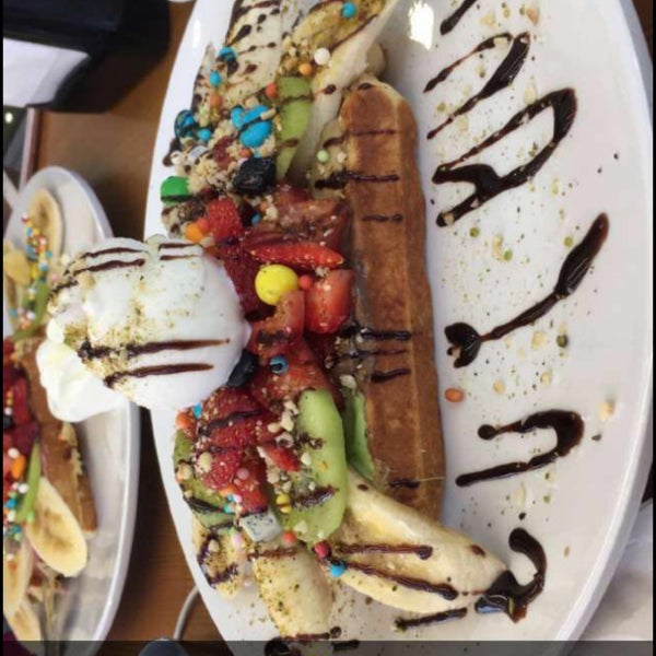 Photo taken at Wafos Handmade Belgium Waffle by İlayda T. on 8/21/2017