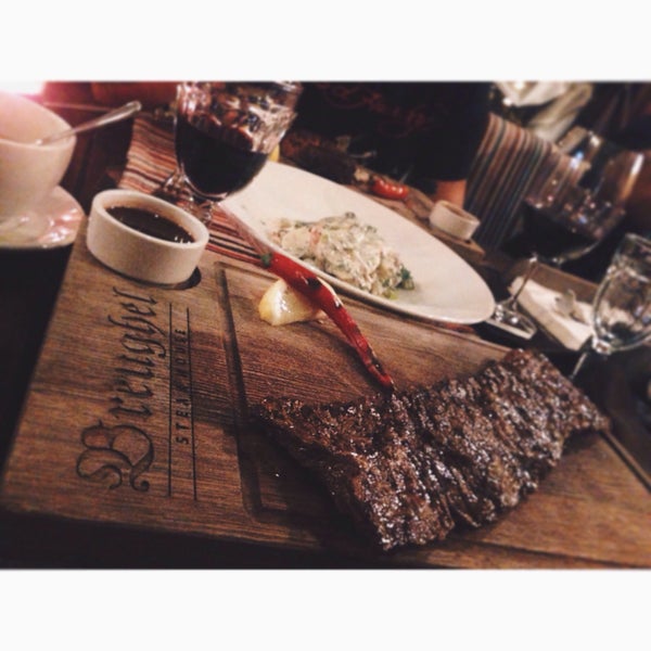 Das Foto wurde bei Breughel Steak House von Yana G. am 8/20/2015 aufgenommen