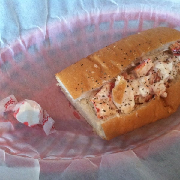8/18/2013 tarihinde Stephanie G.ziyaretçi tarafından Maine-ly Sandwiches'de çekilen fotoğraf