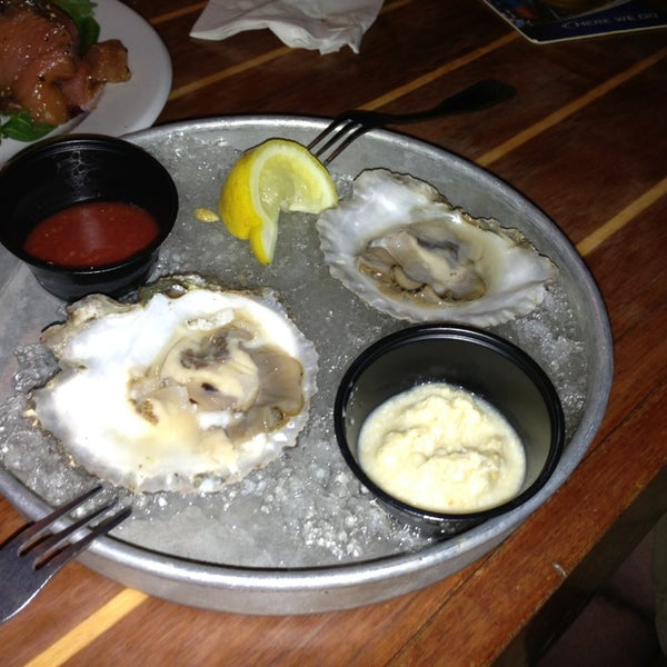 6/23/2013 tarihinde Aliona А.ziyaretçi tarafından Mine Oyster Restaurant &amp; Raw Bar'de çekilen fotoğraf