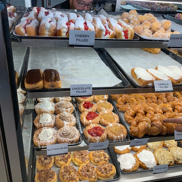 2/23/2019 tarihinde Nancy C.ziyaretçi tarafından Oakmont Bakery'de çekilen fotoğraf