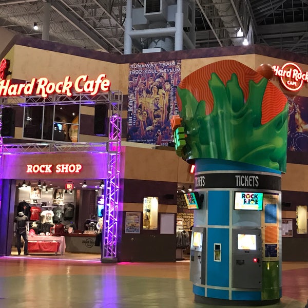 2/15/2017 tarihinde Nancy C.ziyaretçi tarafından Hard Rock Cafe Mall of America'de çekilen fotoğraf