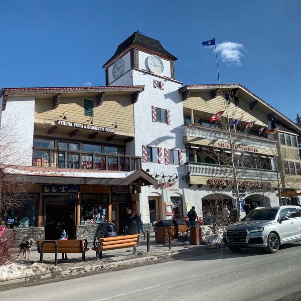 Foto diambil di Town of Banff oleh Nancy C. pada 2/21/2020