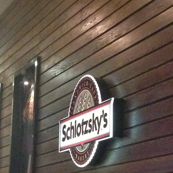 Foto tomada en Schlotzsky&#39;s  por Özay Ö. el 10/13/2013