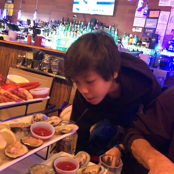 Photo taken at Parc Oasis Oyster Bar by Amy E. on 12/24/2018